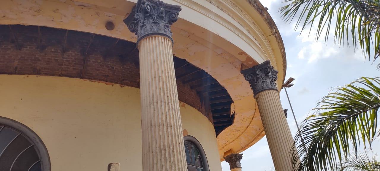 Foto 4 de 8 — Capela do Cemitério São Bento segue se despedaçando e ficará fechada para mais um Finados